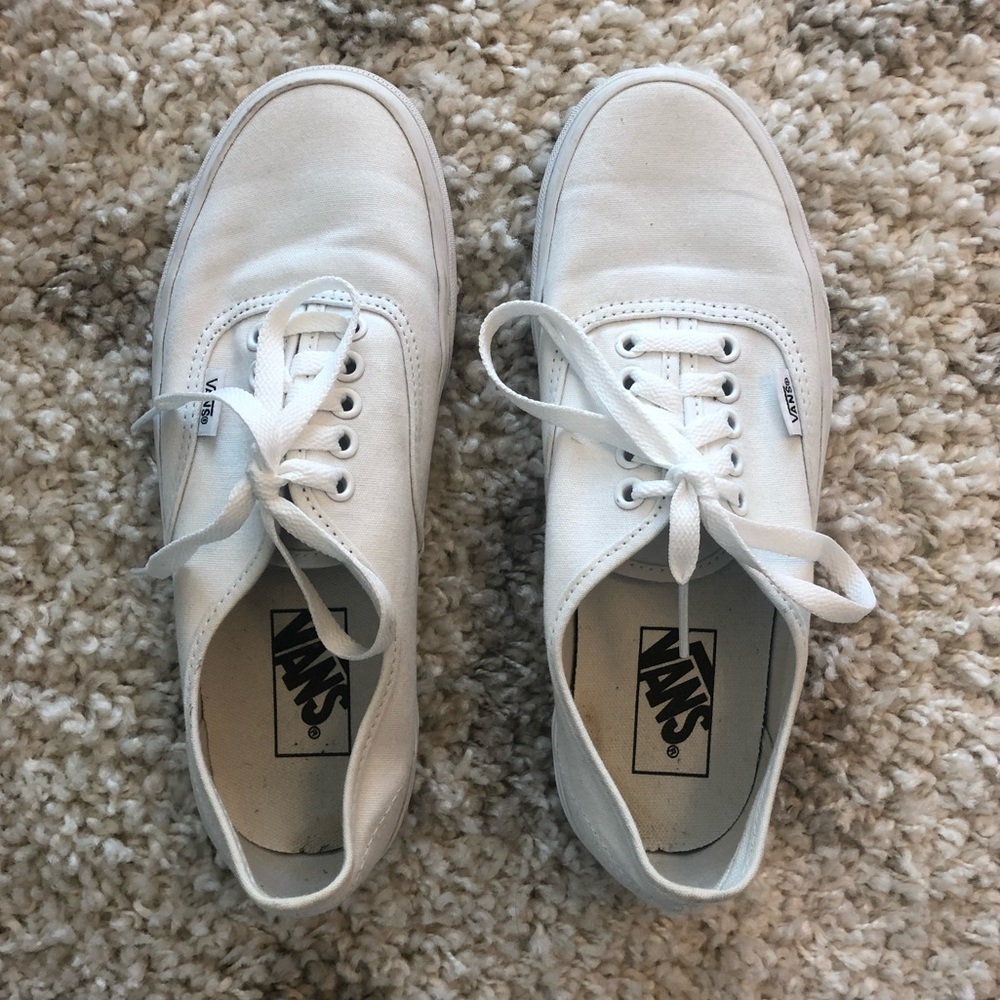 Woman’s White Canvas Vans “Authentic” Style